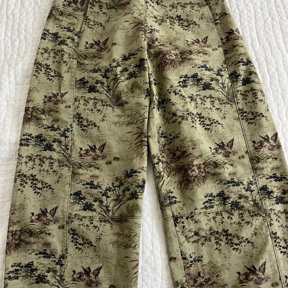 Pilcro Anthropologie size small Izzie pull on barrel green woodland print